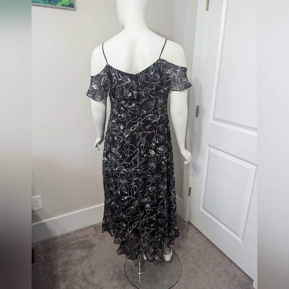 London Times Woman Black & White Floral Formal or Cocktail Dress with Ruffle - Picture 2 of 6